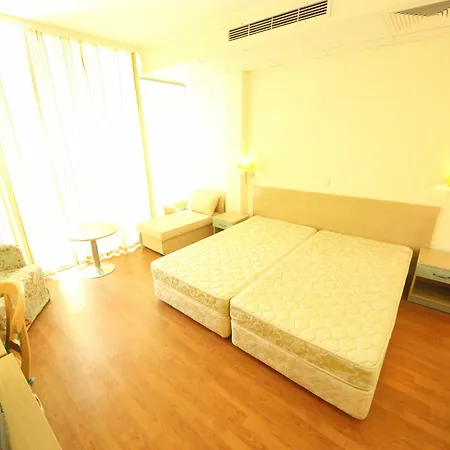 Menada Oasis 3* Sunny Beach